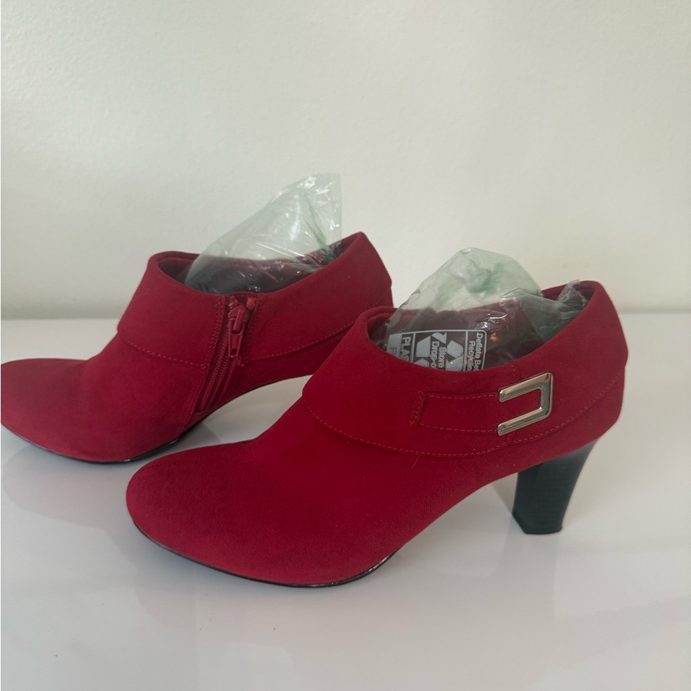Faux Suede Aubrey Lynn Red Ankle Booties. 7M